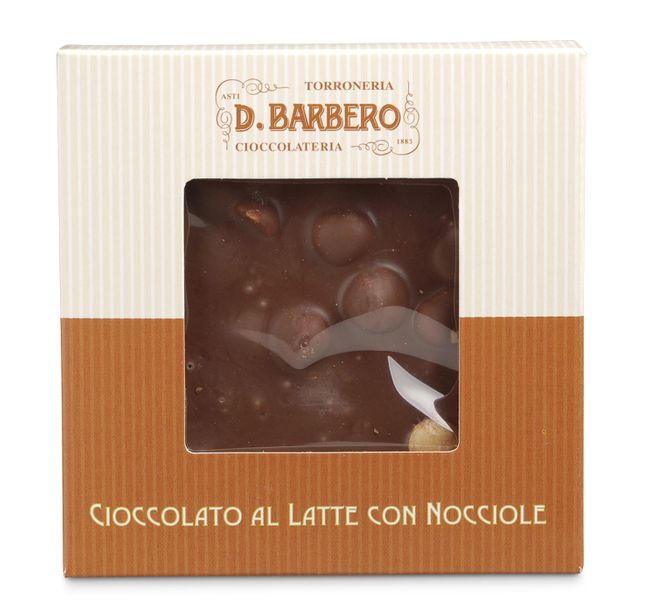 Cioccolato al latte con nocciole